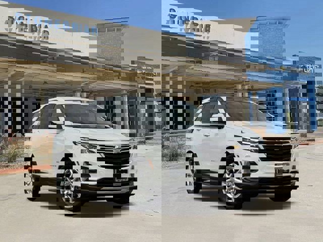 Used 2022 Chevrolet Equinox LT image 2