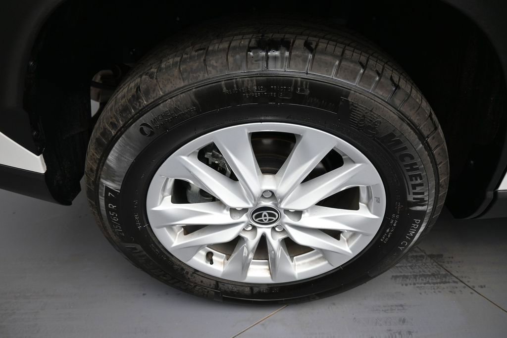 Used 2024 Toyota Corolla Cross LE w/ Black Badges Package (TMS) AWD/4WD image 13