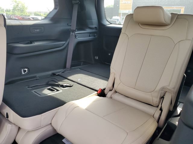 New 2025 Jeep Grand Cherokee L Limited w/ Luxury Tech Group II image 18