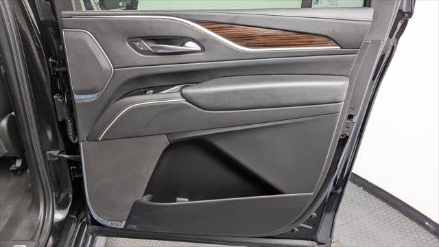 Used 2022 Cadillac Escalade ESV Luxury AWD/4WD image 22