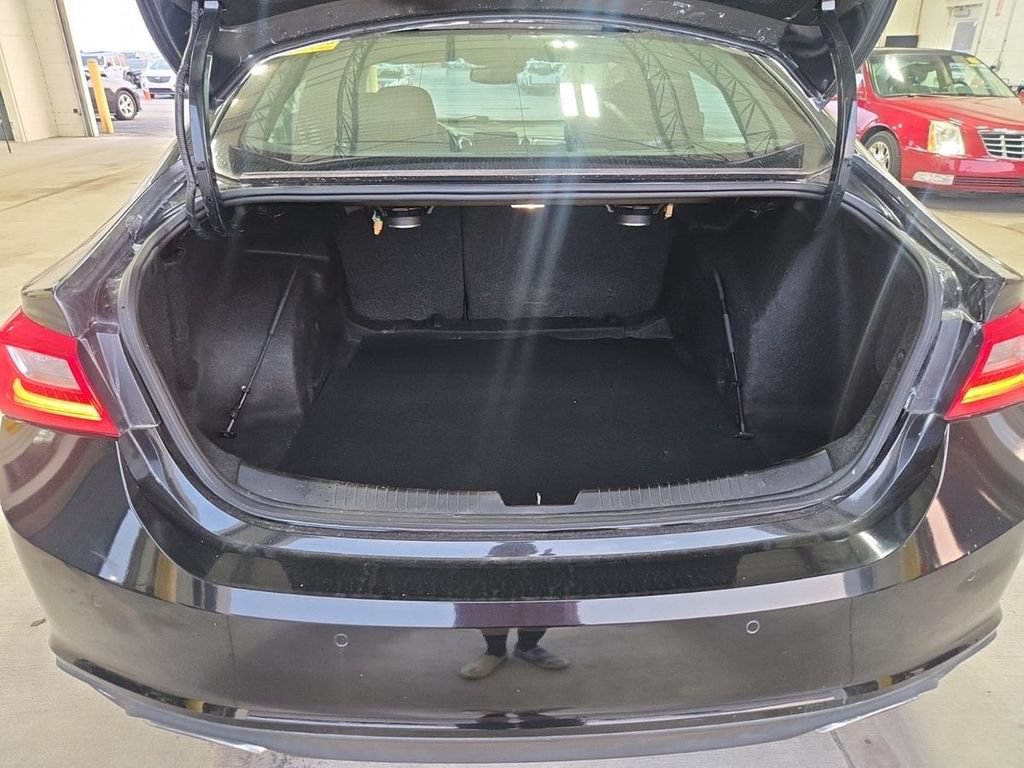 Used 2017 Chevrolet Malibu Premier w/ Driver Confidence Package FWD image 13