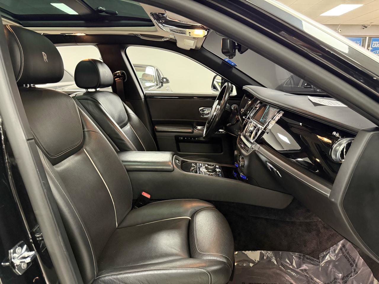 Used 2016 Rolls-Royce Ghost RWD image 27