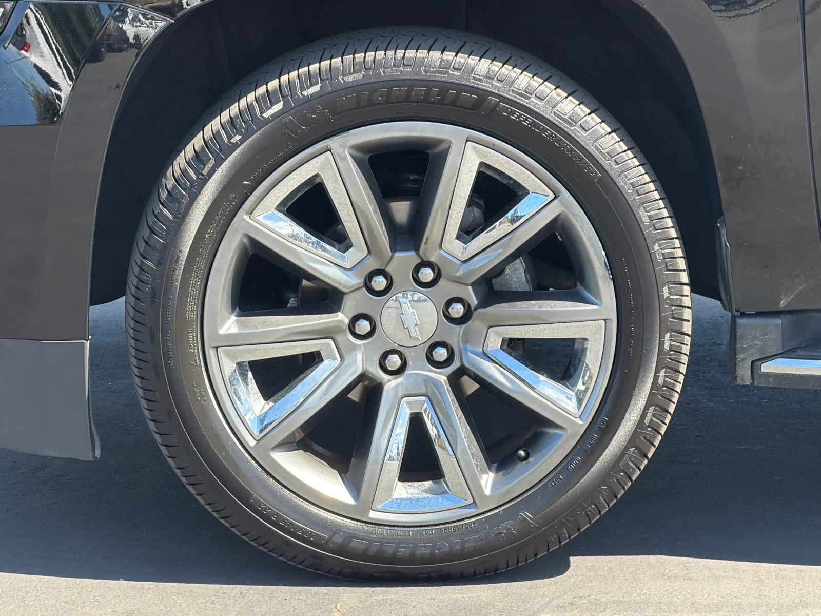 Used 2019 Chevrolet Suburban Premier AWD/4WD image 33