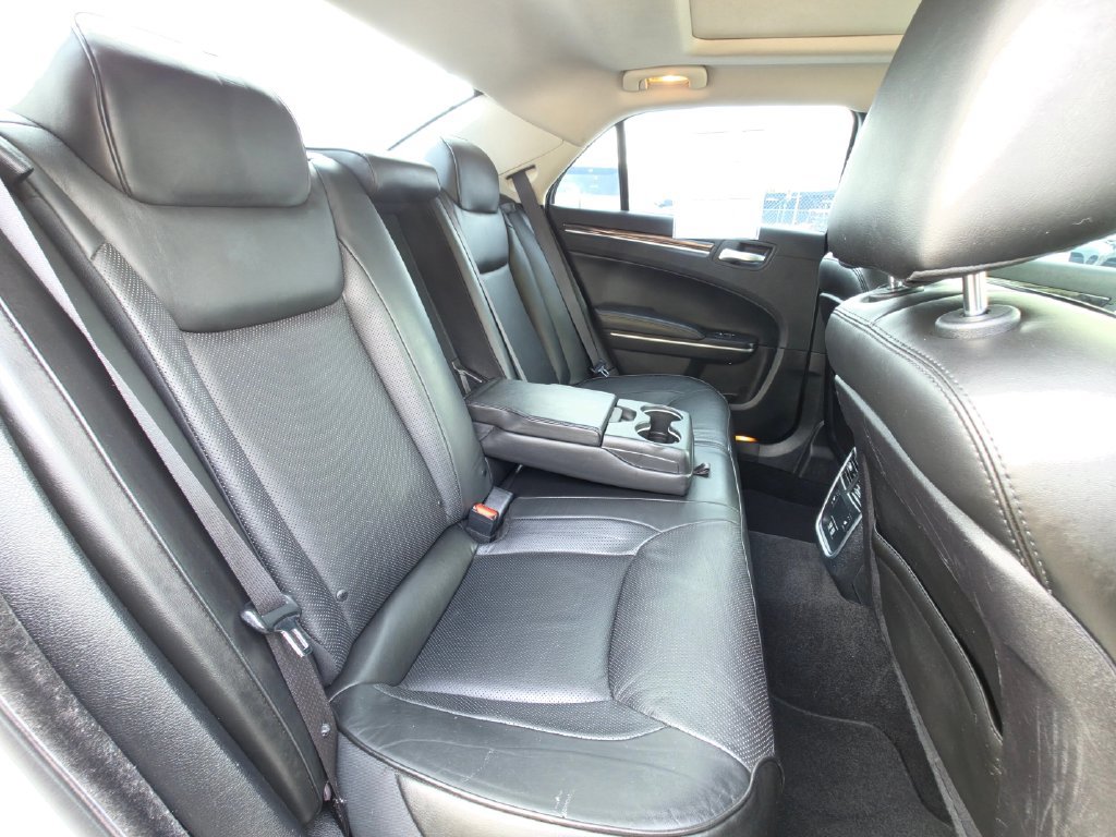 Used 2019 Chrysler 300 Limited AWD/4WD image 20