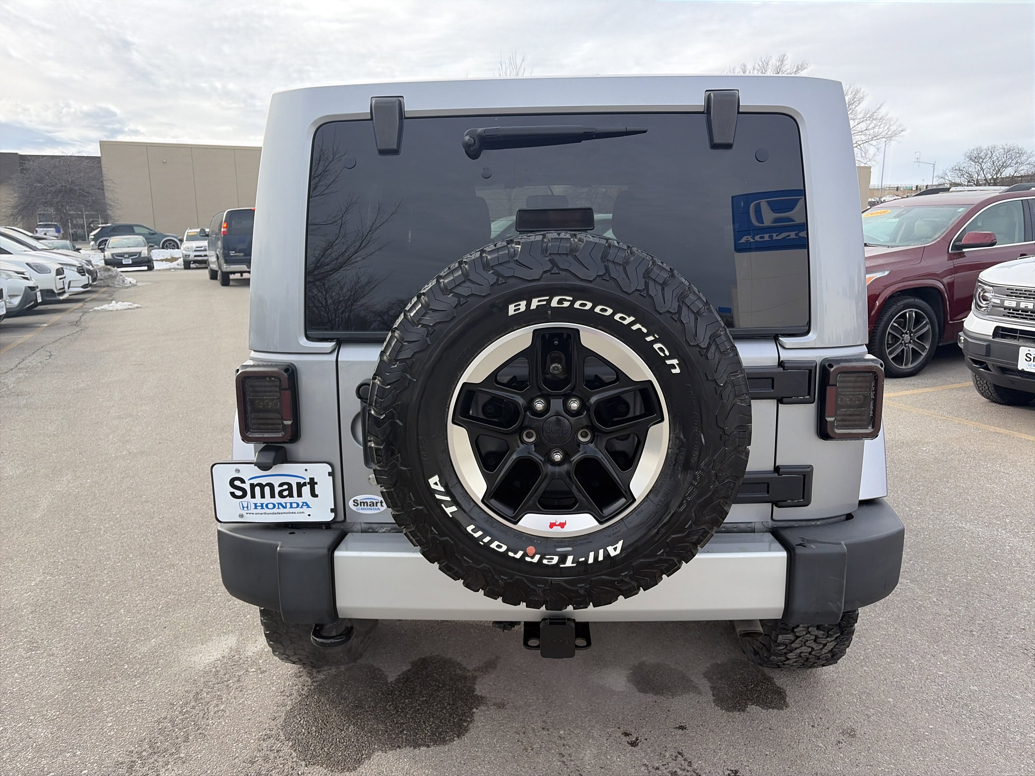 Used 2013 Jeep Wrangler Unlimited Sahara w/ Connectivity Group image 12