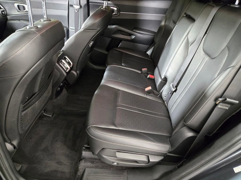 Used 2022 Kia Sorento S FWD image 16