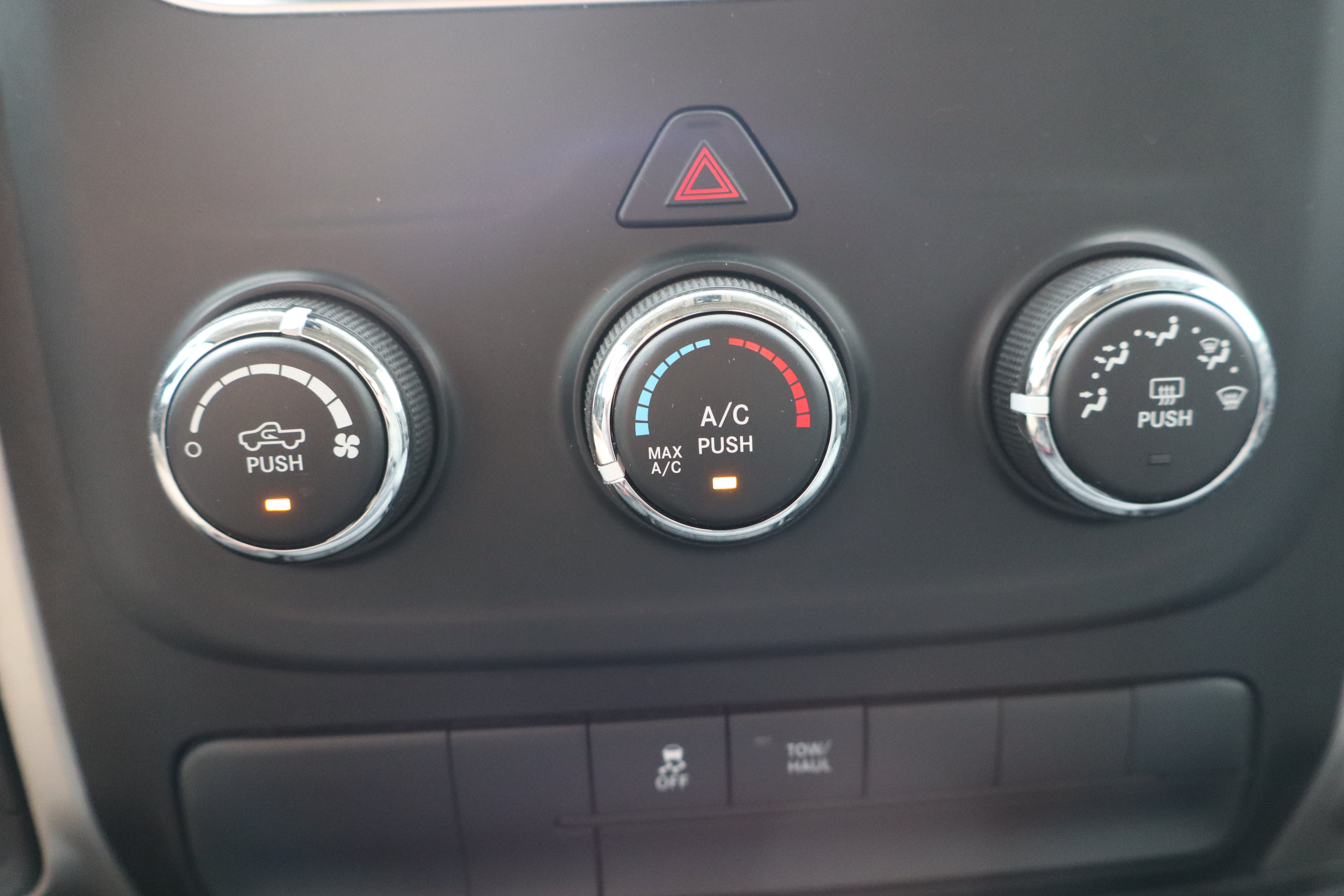 Used 2020 RAM 1500 Classic SLT AWD/4WD image 21