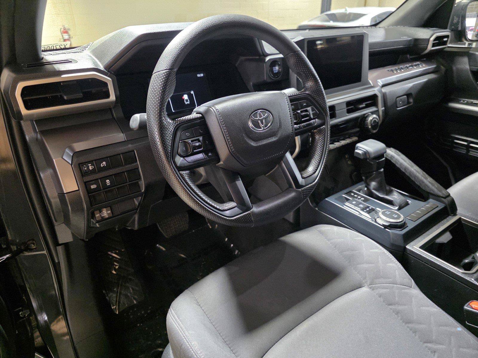 Used 2025 Toyota Tacoma SR5 AWD/4WD image 25