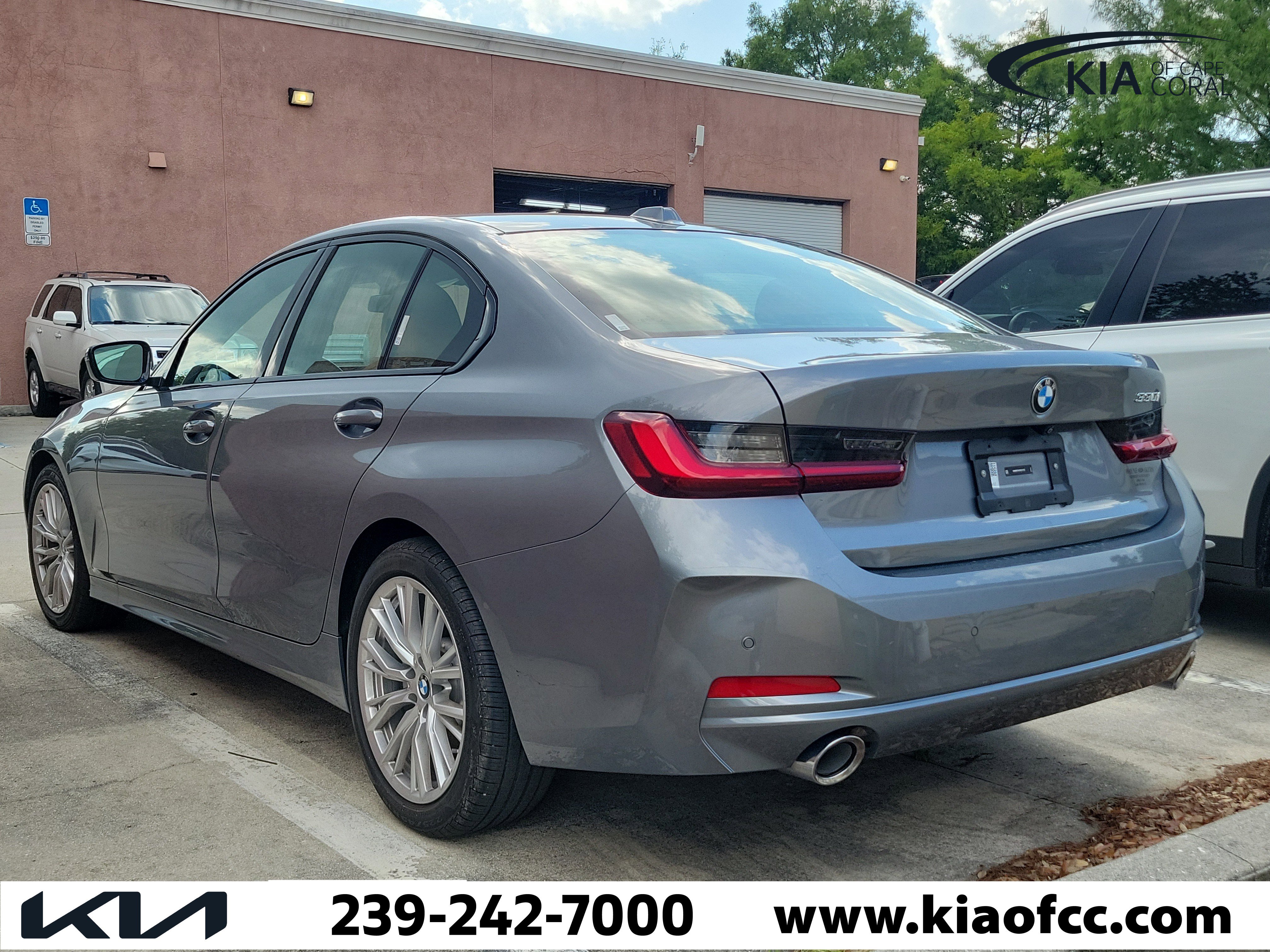 Used 2023 BMW 330i Sedan w/ Convenience Package RWD image 8