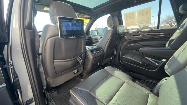 Used 2022 Cadillac Escalade Premium Luxury image 8