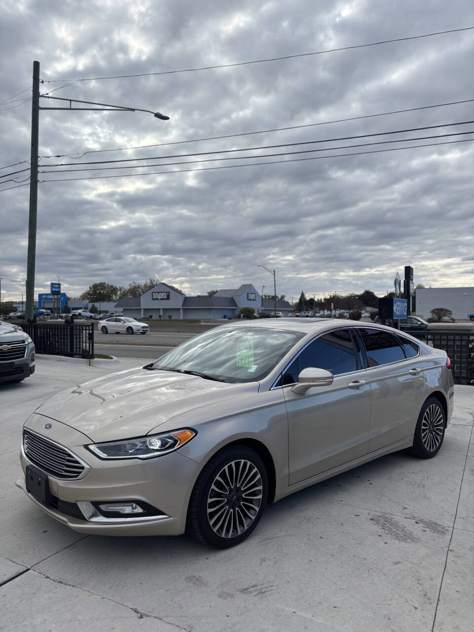Used 2017 Ford Fusion SE w/ Fusion SE Technology Package image 6