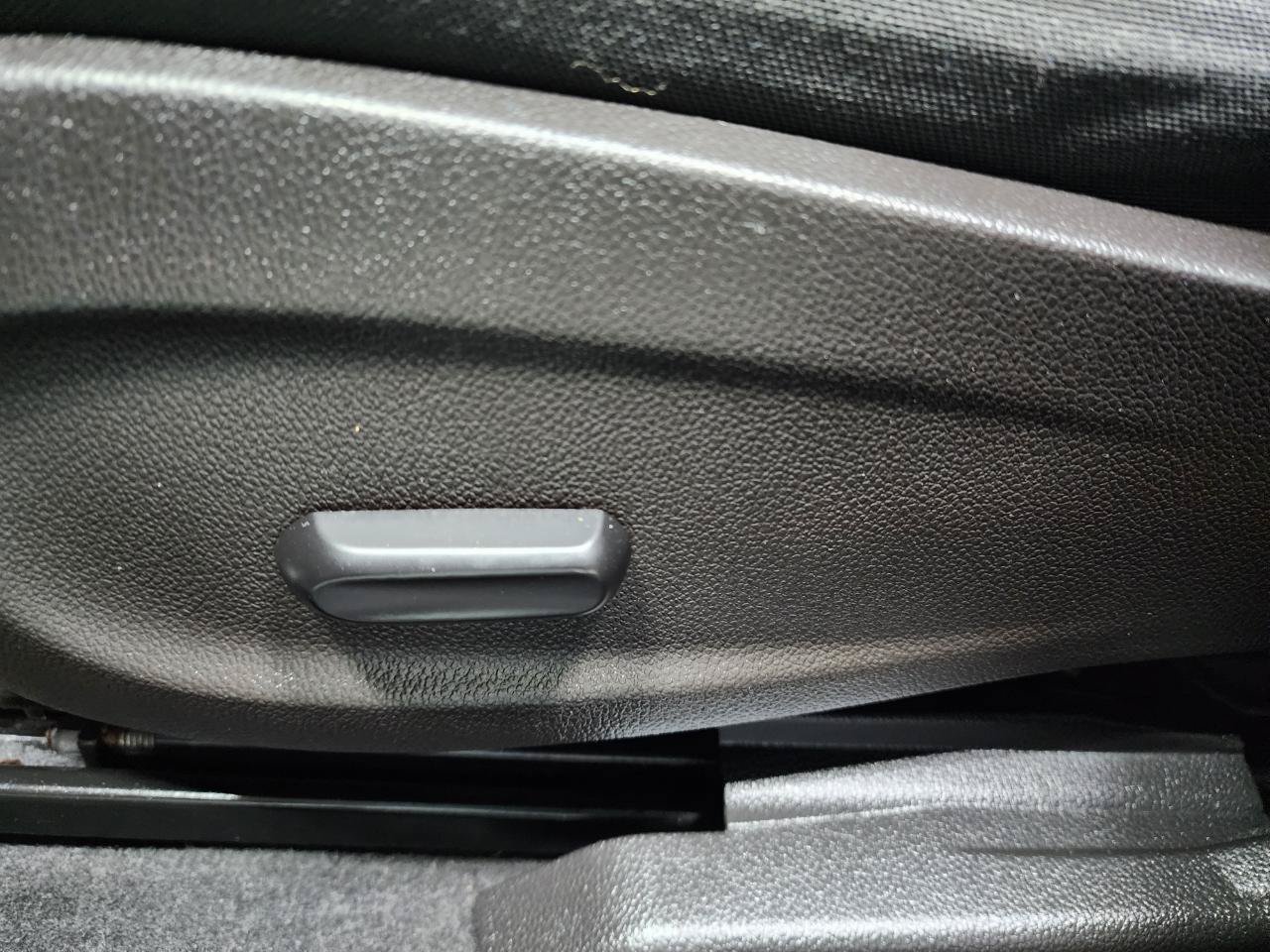 Used 2016 Chevrolet Cruze LT FWD image 17