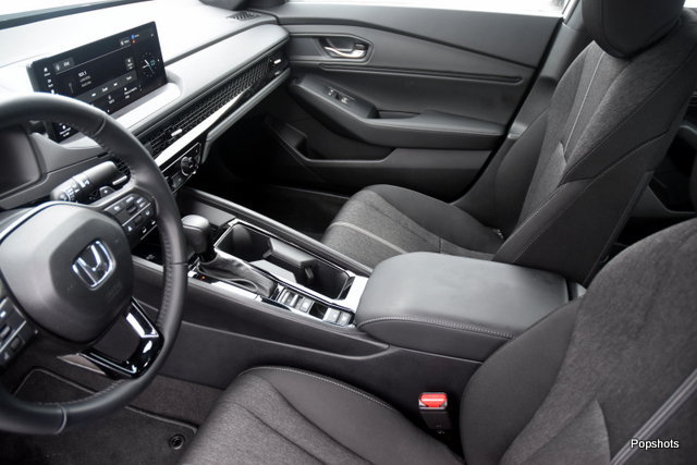 Used 2025 Honda Accord Sport image 9