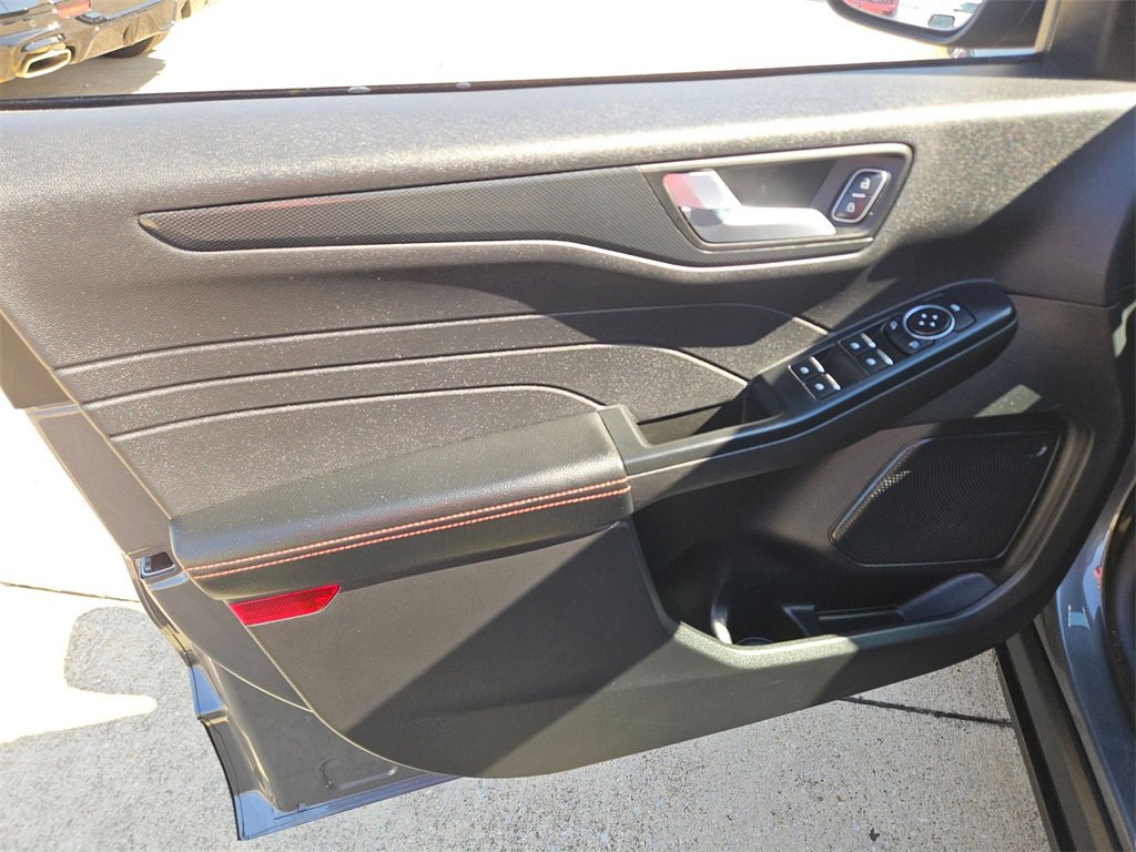 Used 2025 Ford Escape ST-Line image 13