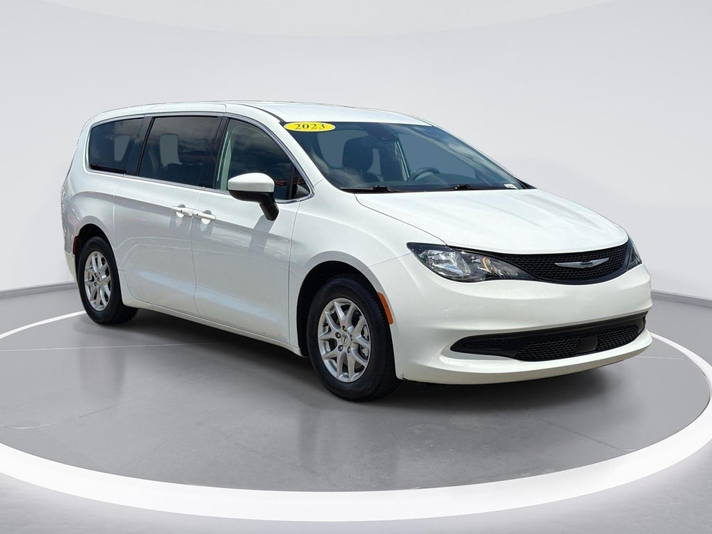 Used 2023 Chrysler Voyager LX FWD image 1