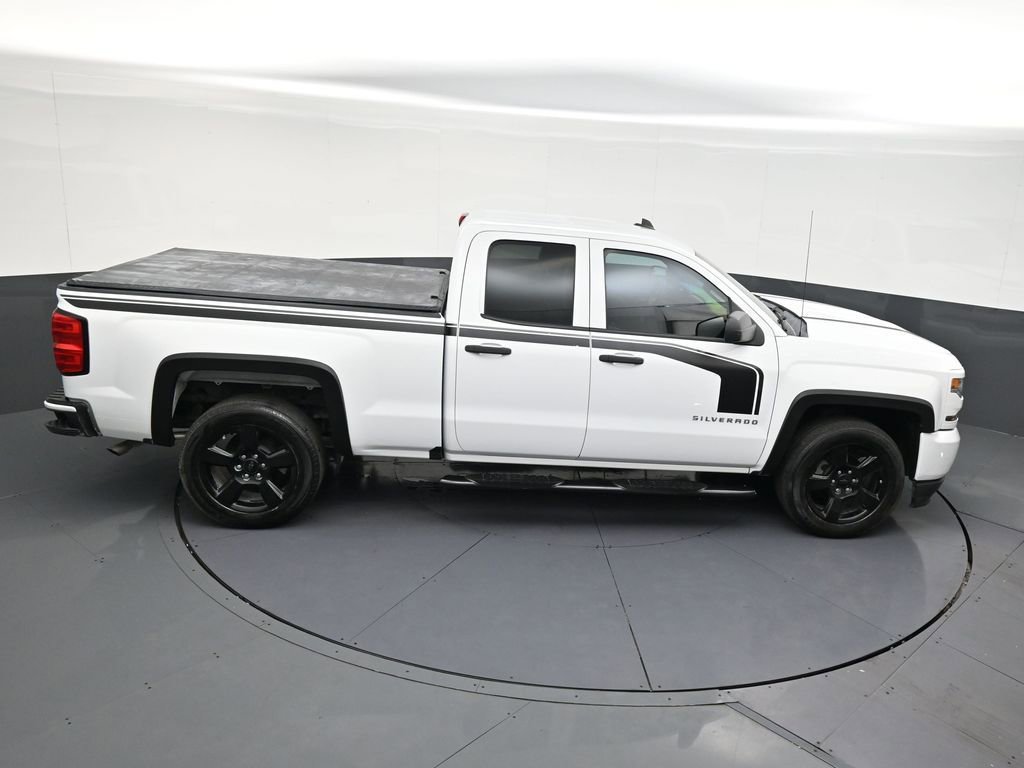 Used 2018 Chevrolet Silverado 1500 Custom w/ Custom Value Package RWD image 17