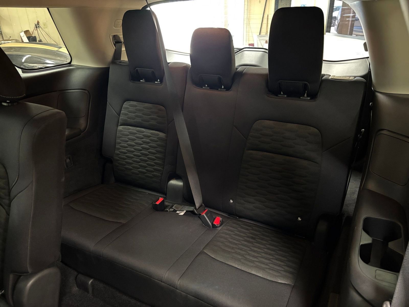 Used 2025 Nissan Pathfinder SV FWD image 31