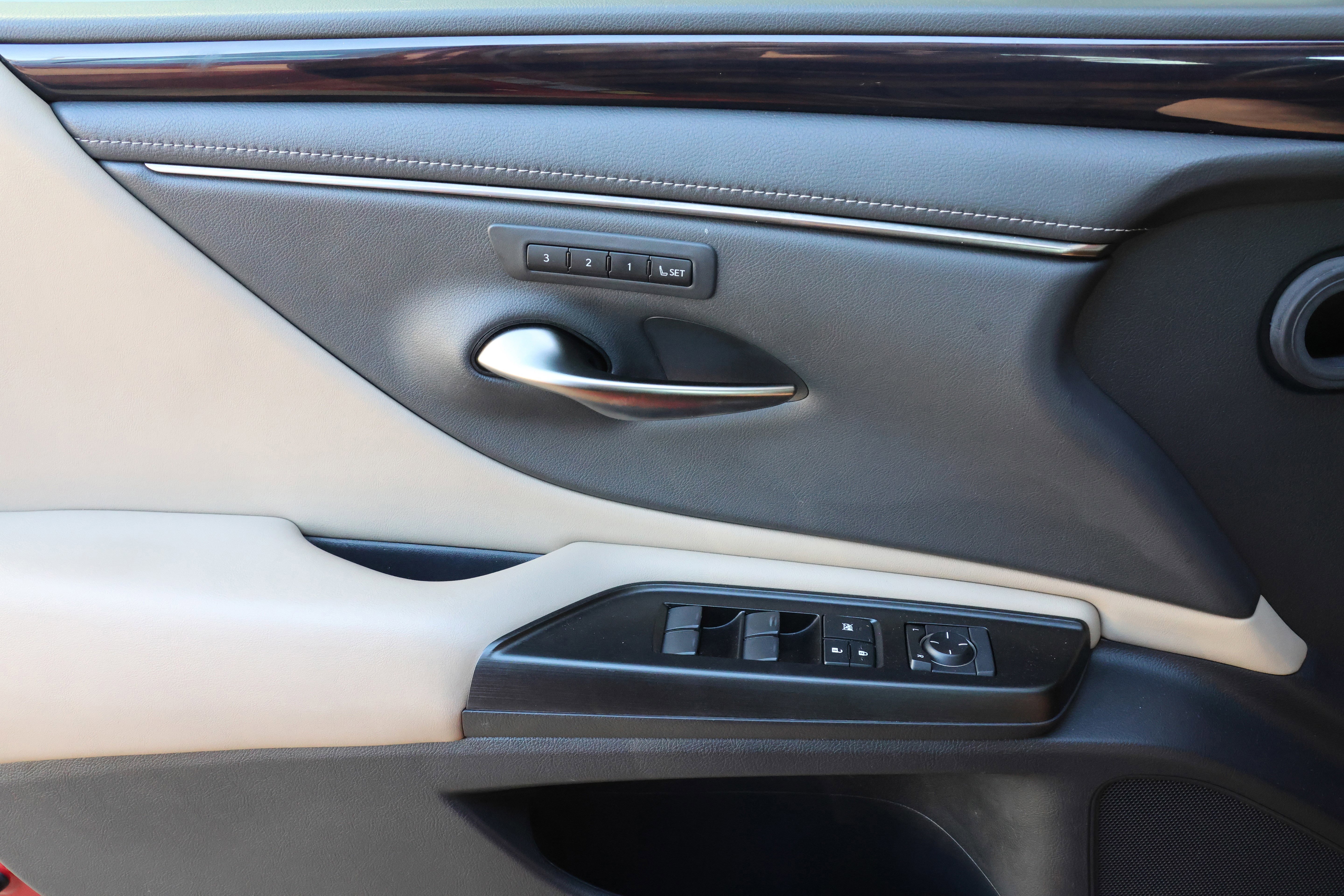 Used 2019 Lexus ES 350 w/ Premium Package image 12