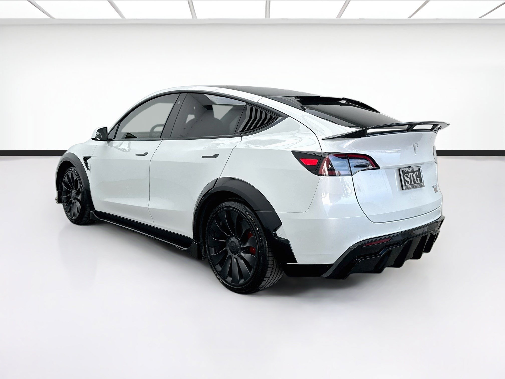 Used 2023 Tesla Model Y Performance AWD/4WD image 6