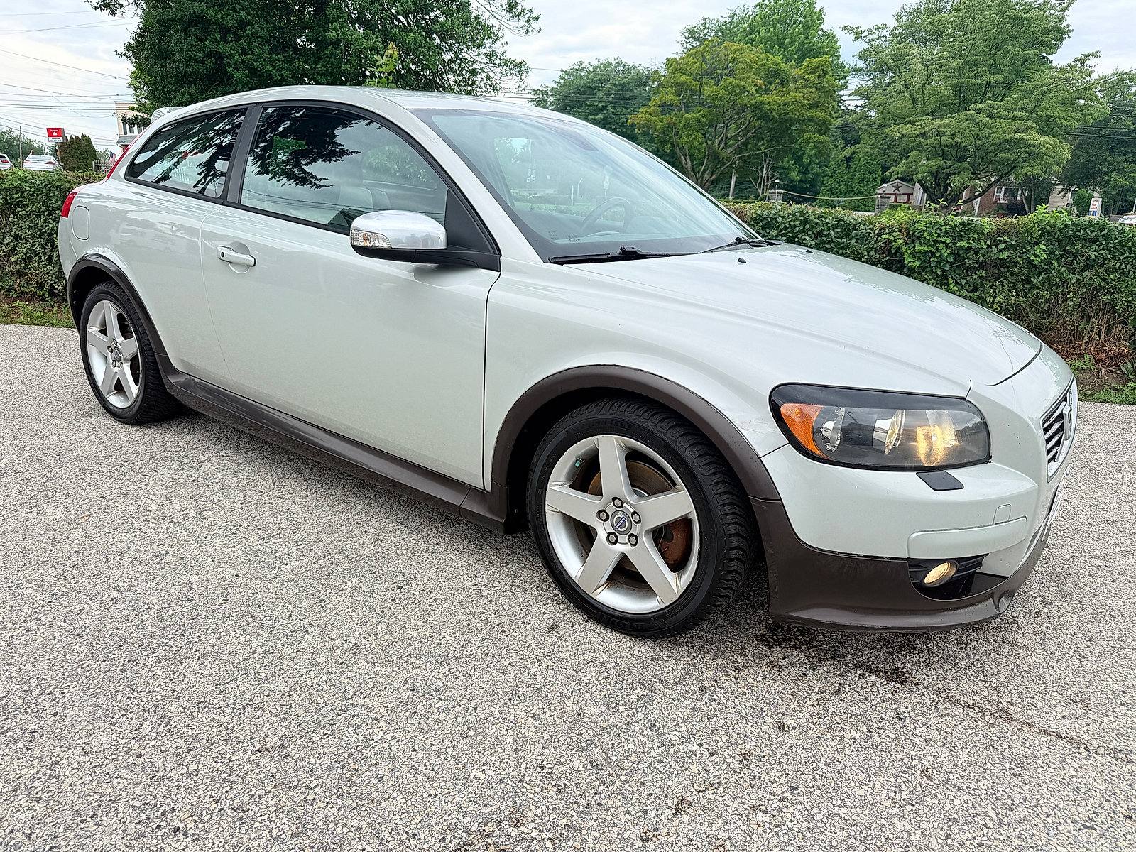 Used 2009 Volvo C30 T5 R-Design FWD image 2