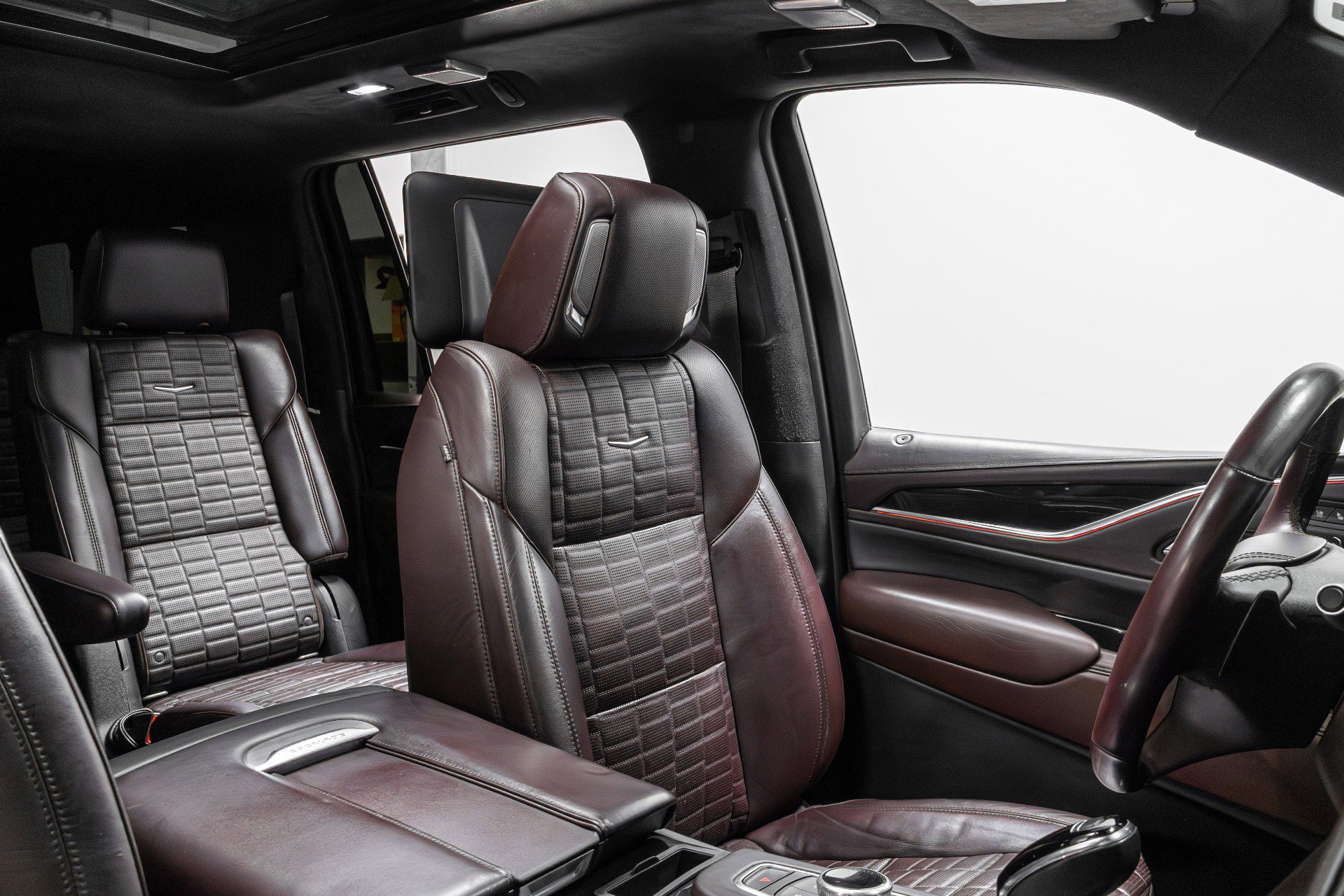 Used 2021 Cadillac Escalade ESV Premium Luxury Platinum w/ Heavy-Duty Trailer Package image 17