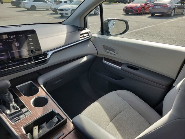 Used 2021 Toyota Sienna LE image 23