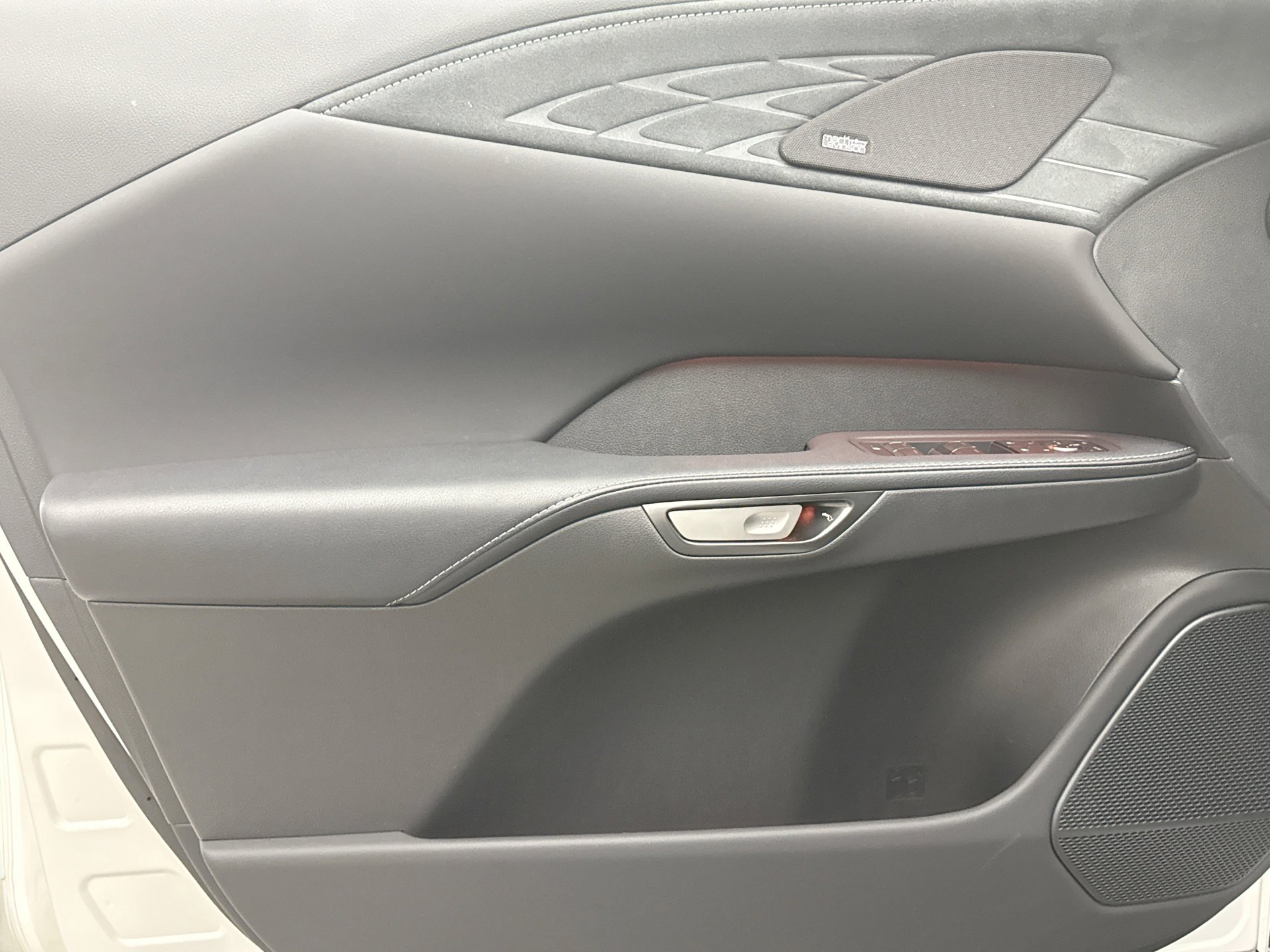 Used 2025 Lexus RX 450h AWD w/ Convenience Package image 9