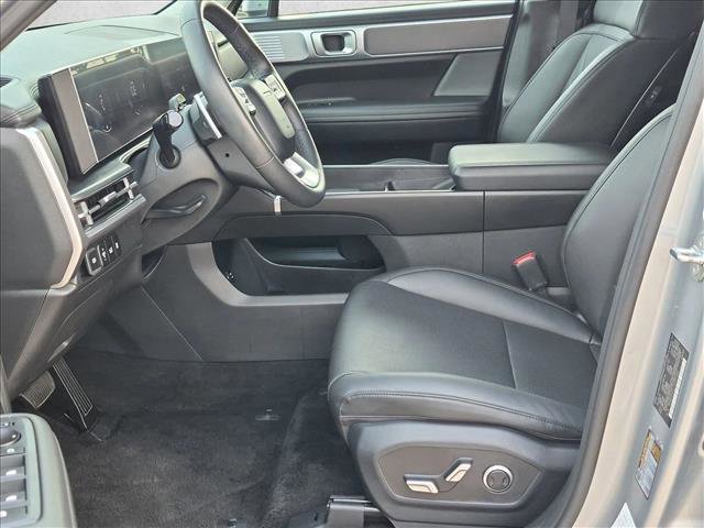 Used 2025 Hyundai Santa Fe SEL FWD image 15