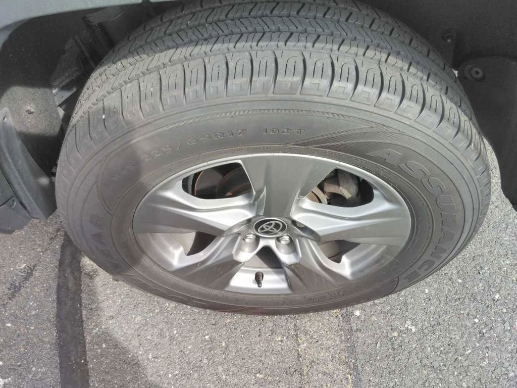 Used 2023 Toyota RAV4 XLE image 4