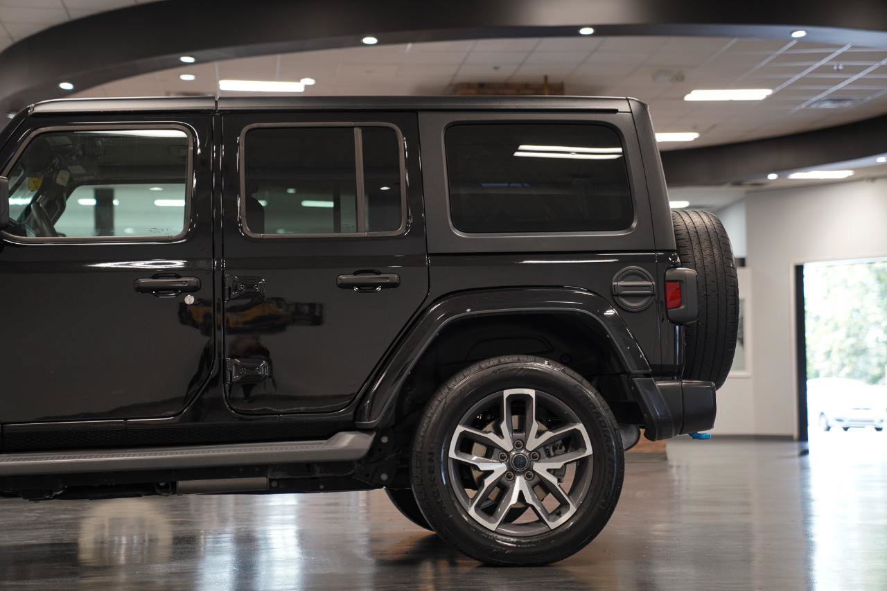 Used 2024 Jeep Wrangler Unlimited w/ Convenience Group AWD/4WD image 8