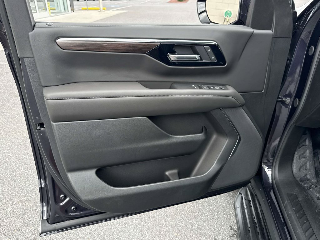 New 2026 Chevrolet Tahoe 4WD w/ 1FL Safety Package image 8