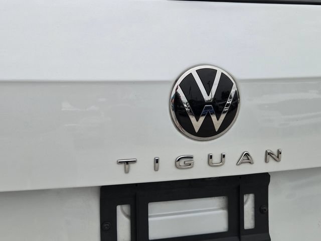 Used 2022 Volkswagen Tiguan SEL R-Line AWD/4WD image 11