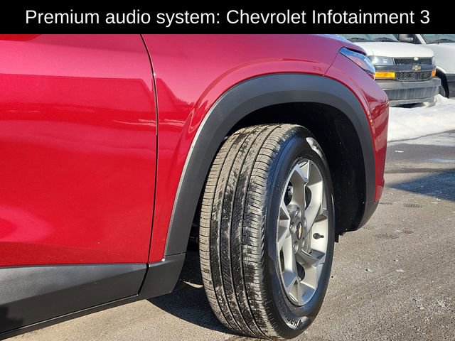 Used 2025 Chevrolet Trax LT w/ LT Convenience Package image 18