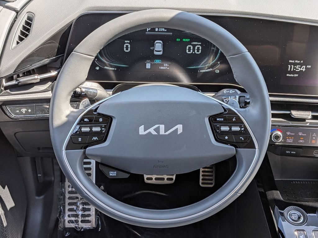 Used 2023 Kia Niro EX Touring image 19