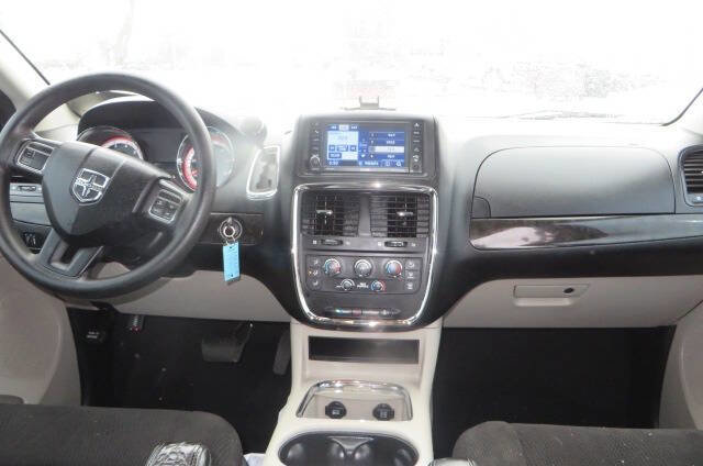 Used 2012 Dodge Grand Caravan SXT w/ Entertainment Group 1 FWD image 40