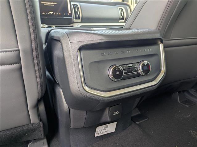 New 2025 Ford Expedition Active image 17