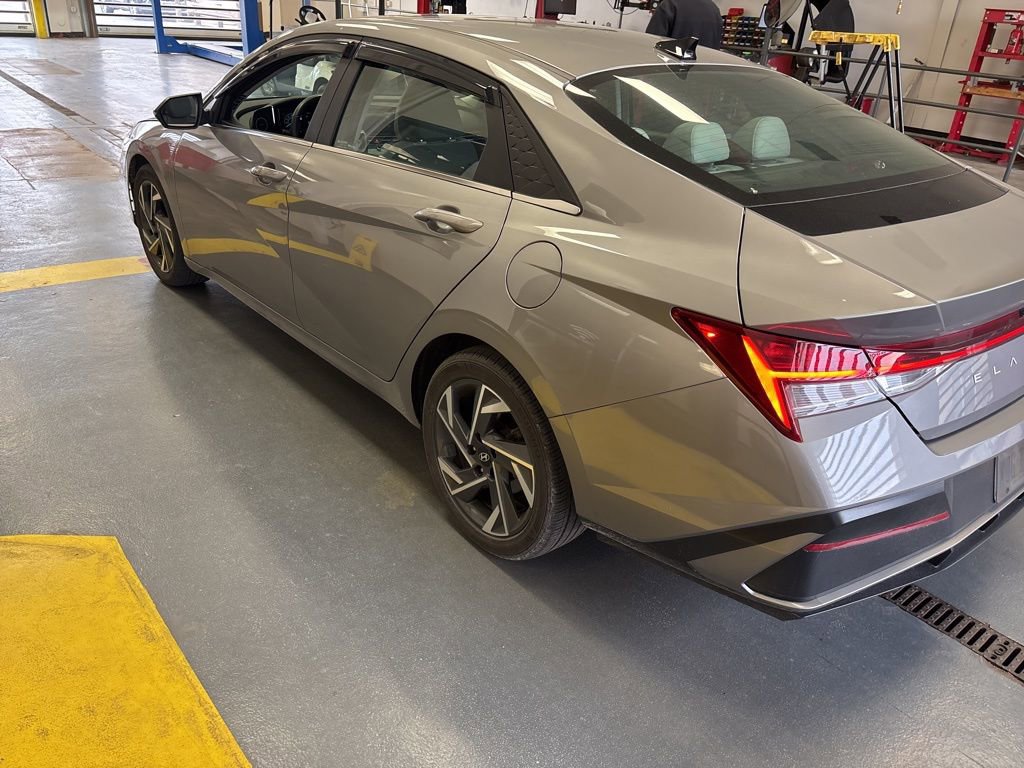 Used 2025 Hyundai Elantra Limited w/ Cargo Package image 3