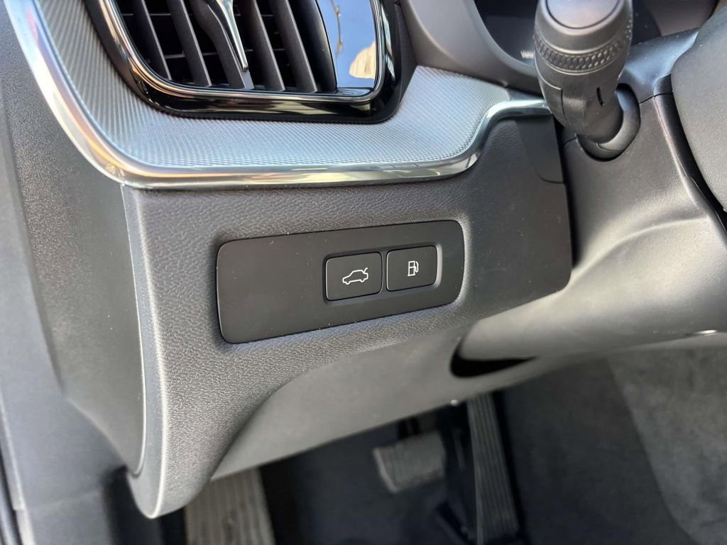 New 2026 Volvo XC60 T8 Ultra w/ Protection Package Premier image 14