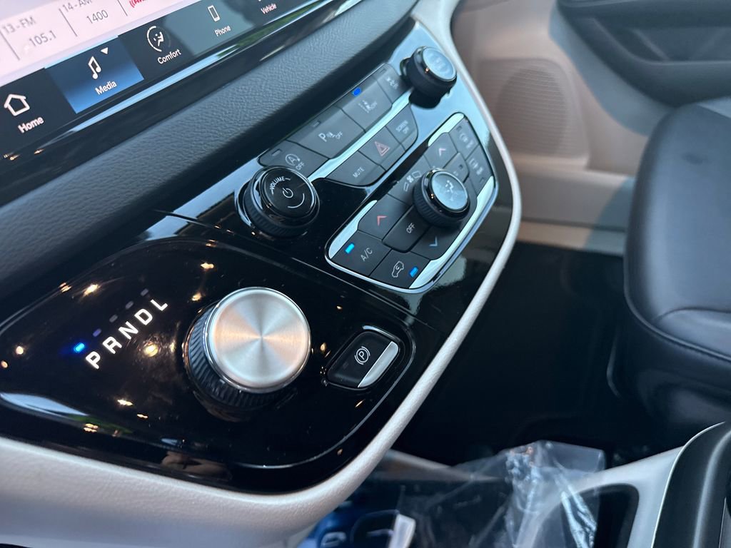 Used 2024 Chrysler Pacifica Touring-L FWD image 26