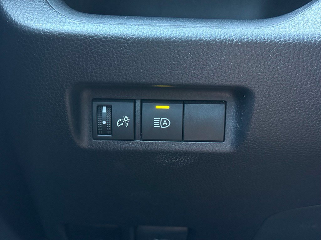 Used 2025 Toyota RAV4 XLE AWD/4WD image 17