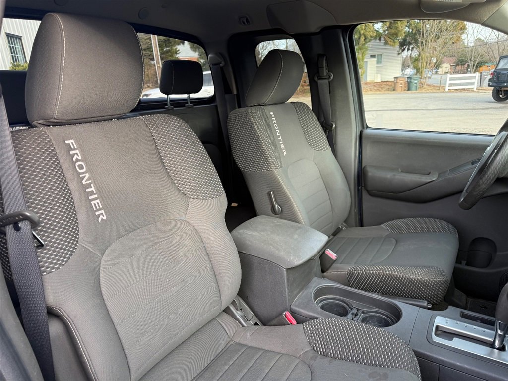 Used 2013 Nissan Frontier Desert Runner image 21