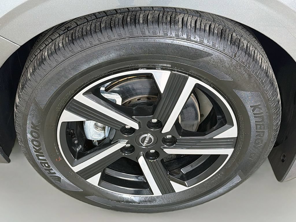 Used 2024 Nissan Sentra SV FWD image 16