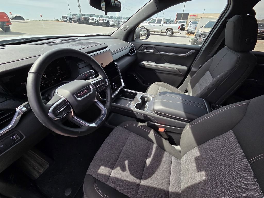 Used 2025 GMC Acadia Elevation image 10