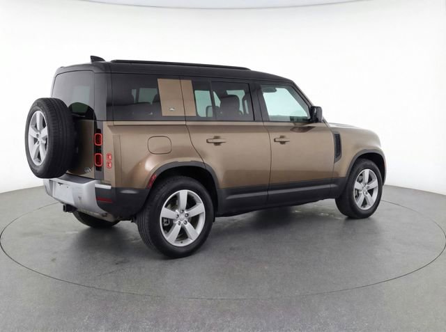Used 2020 Land Rover Defender 110 First Edition image 32
