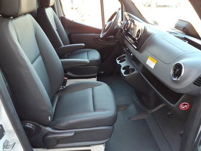 New 2025 Mercedes-Benz eSprinter 170 Cargo image 17