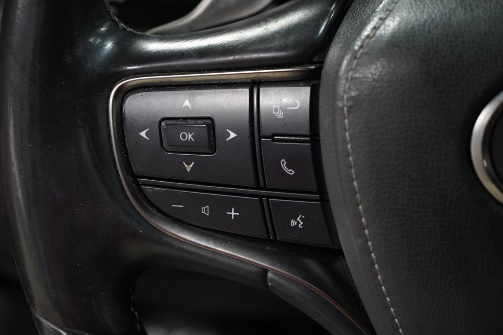 Used 2022 Lexus LS 500 w/ Interior Upgrade Package RWD image 14