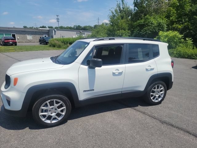 Used 2023 Jeep Renegade Latitude w/ Premium Group AWD/4WD image 2