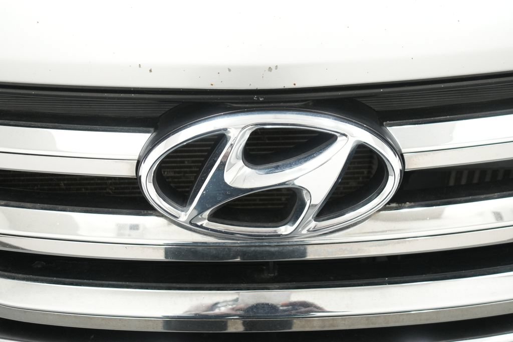 Used 2014 Hyundai Santa Fe Sport 2.0T w/ Technology Package 05 AWD/4WD image 11