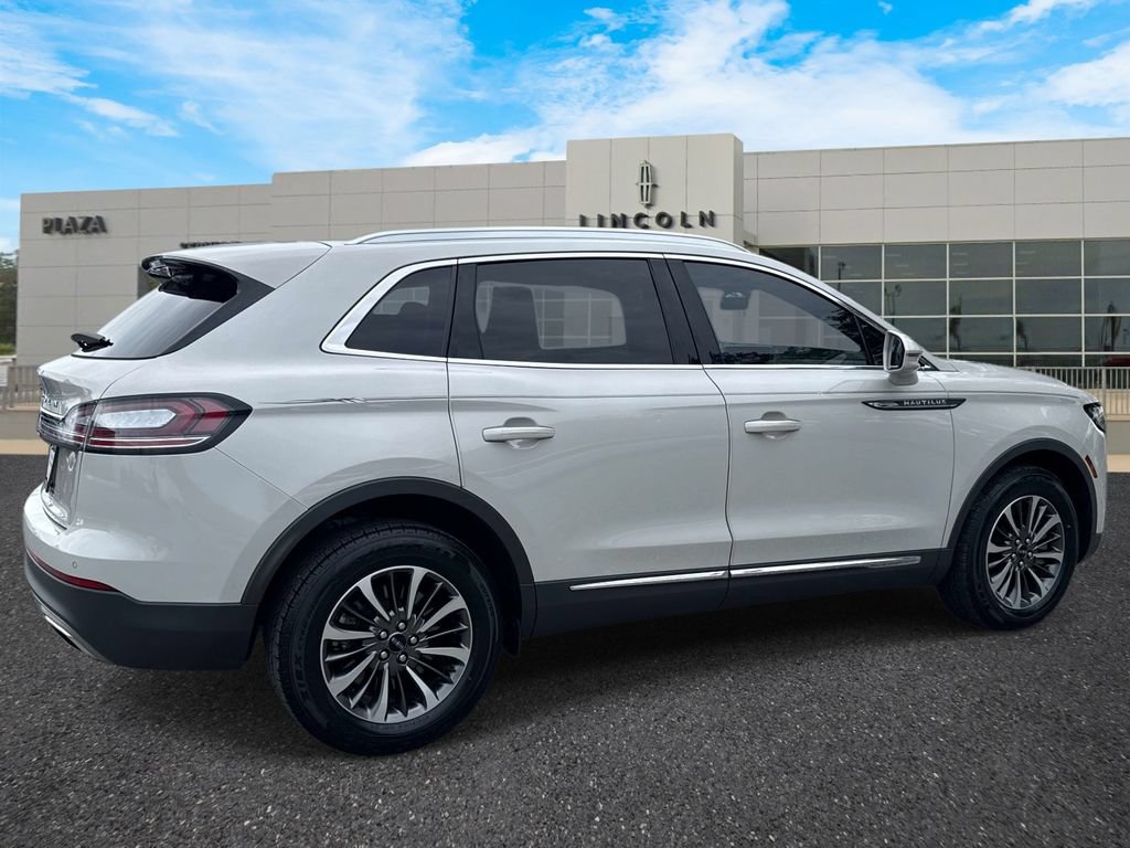 Certified 2023 Lincoln Nautilus Reserve AWD/4WD image 3