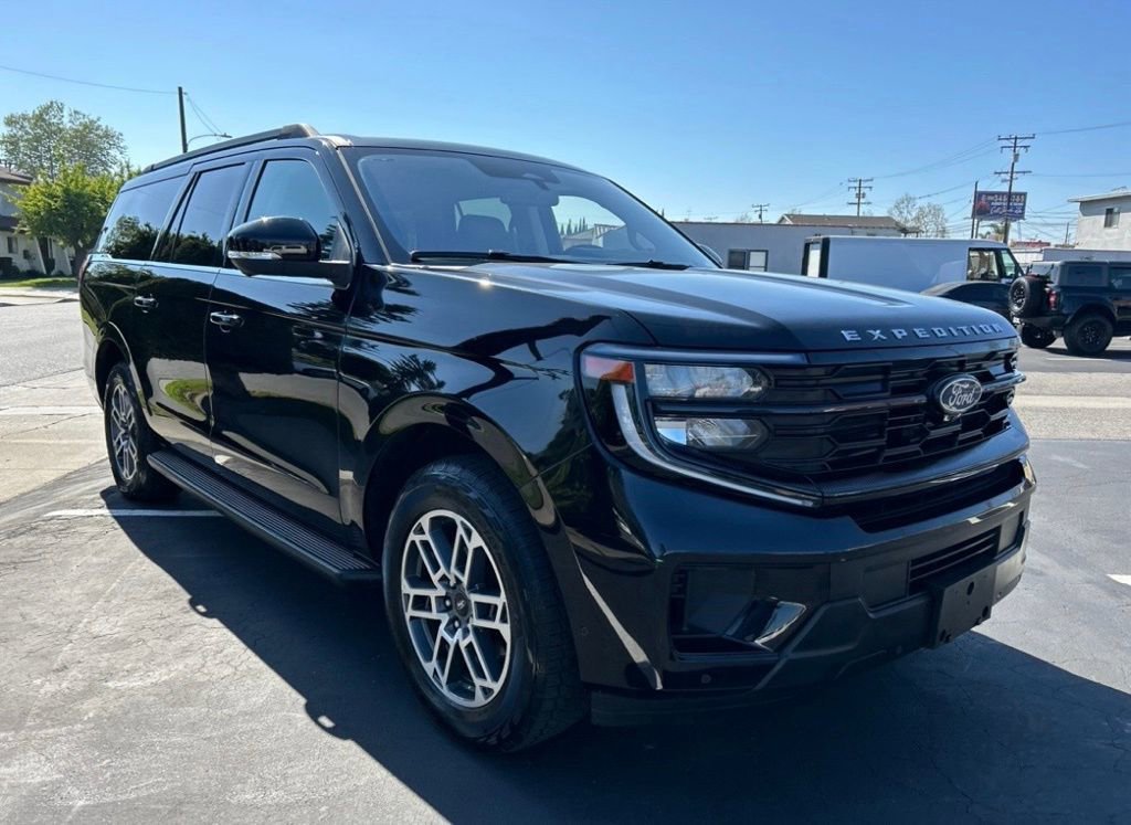 Used 2025 Ford Expedition Max Active image 3
